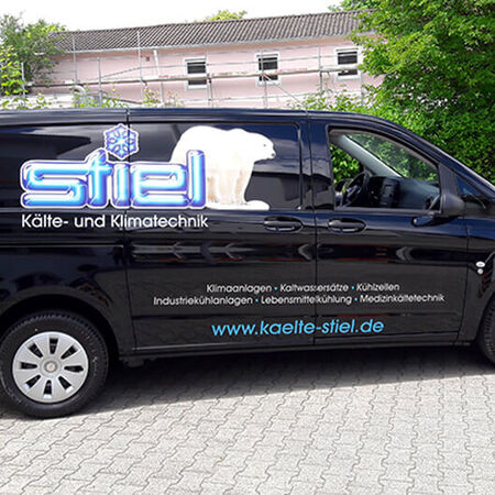 Fahrzeugwerbung: Transporter Teilfolgerung. Produziert von Hoffmann Werbetechnik aus Tuebingen.