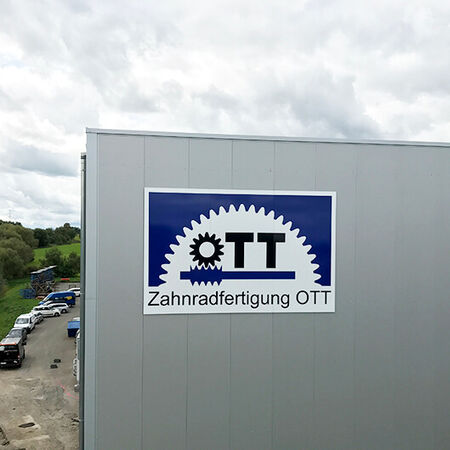 Außenwerbung: XXL Firmenbeschilderung von Hoffmann Werbetechnik aus Tuebingen, in Baden-Wuerttemberg.